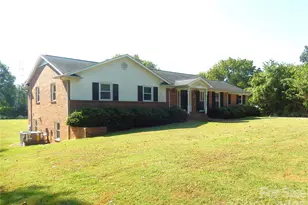 6700 Pine Lake Ln, Mint Hill, NC 28227 - Photo 2