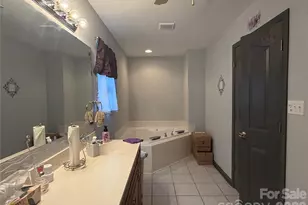 9541 Green Apple Dr, Charlotte, NC 28215 - Photo 16
