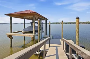 17424 Grasshopper Ln, Charlotte, NC 28278 - Photo 2