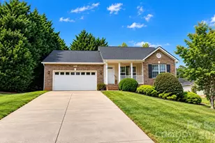 215 Pine Meadows Cir, Long View, NC 28601 - Photo 2