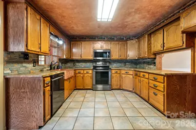 3110 Ninth Tee Drive, Newton, NC 28658 - Photo 6