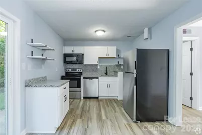 300 E Charlotte Avenue #5, Mount Holly, NC 28120 - Photo 1