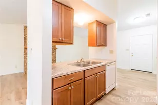 7821 Cloughy Cir, Charlotte, NC 28212 - Photo 8