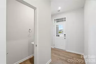 5230 Wyes Oak Ln, Charlotte, NC 28269 - Photo 4