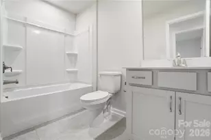 5230 Wyes Oak Ln, Charlotte, NC 28269 - Photo 2