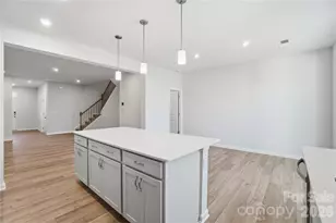 5230 Wyes Oak Ln, Charlotte, NC 28269 - Photo 10