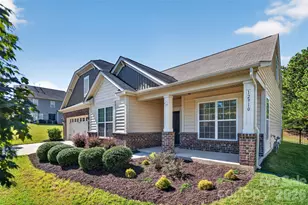 12910 Hunting Birds Ln, Charlotte, NC 28278 - Photo 2