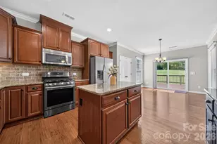 12910 Hunting Birds Ln, Charlotte, NC 28278 - Photo 18