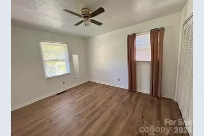 215 Norleon Avenue, Hendersonville, NC 28791 - Photo 6