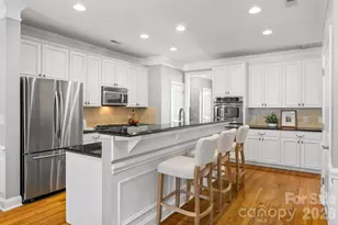 7810 Springs Village Ln, Charlotte, NC 28226 - Photo 6