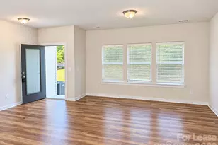 1006 Sharon Towns Dr, Charlotte, NC 28210 - Photo 2