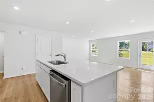 2014 Silver Crk Rd, Charlotte, NC 28214 - Photo 6