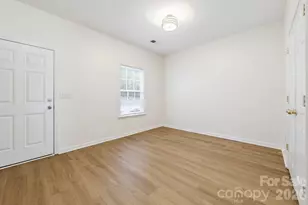 2176 Winthrop Chase Dr, Charlotte, NC 28212 - Photo 4