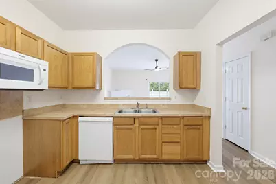 2176 Winthrop Chase Drive, Charlotte, NC 28212 - Photo 6