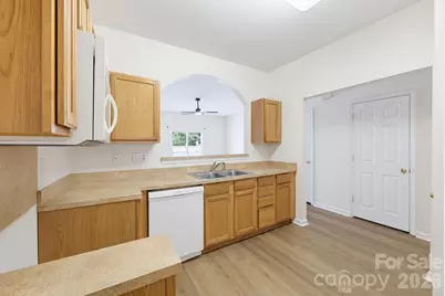 2176 Winthrop Chase Drive, Charlotte, NC 28212 - Photo 8