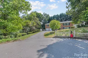 11 Crestwood Ln, Candler, NC 28715 - Photo 2