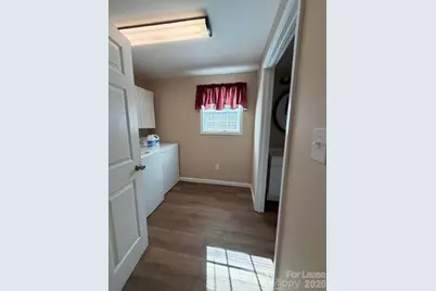 151 25th Avenue NW, Hickory, NC 28601 - Photo 8