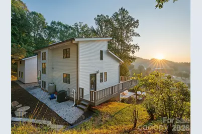 343 Mountain View Road, Burnsville, NC 28714 - Photo 2