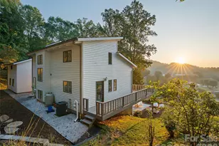 343 Mountain View Rd, Burnsville, NC 28714 - Photo 2