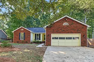 13820 Portpatrick Ln, Matthews, NC 28105 - Photo 2