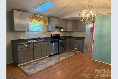 1025 29th Street Place NE, Conover, NC 28613 - Photo 4