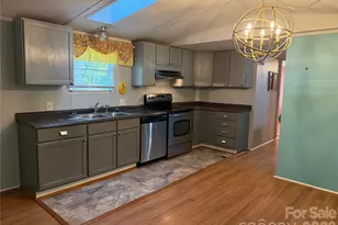 1025 29th St Pl NE, Conover, NC 28613 - Photo 4