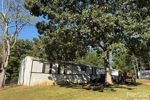 1025 29th St Pl NE, Conover, NC 28613 - Photo 2