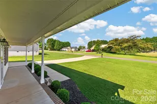 4405 Claralee Ln, Hickory, NC 28602 - Photo 4