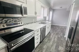 11008 Hunter Trail Ln, Charlotte, NC 28226 - Photo 2