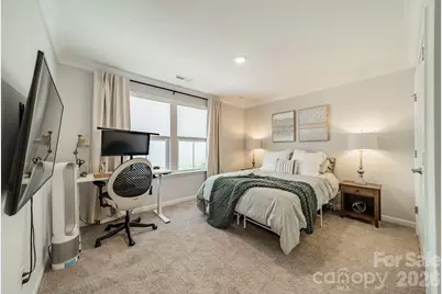4040 Hidden Oaks Drive, Charlotte, NC 28205 - Photo 4