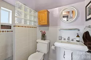 60 Roberts St, Asheville, NC 28801 - Photo 12