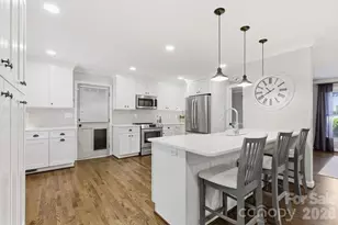 8317 Fallsdale Dr, Charlotte, NC 28214 - Photo 14