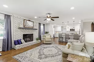 8317 Fallsdale Dr, Charlotte, NC 28214 - Photo 12