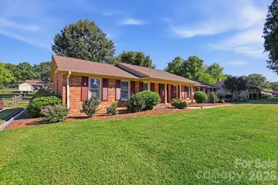 8317 Fallsdale Drive, Charlotte, NC 28214 - Photo 2