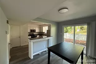 8526 Castle Pine Ct, Charlotte, NC 28226 - Photo 4