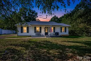 123 Strawberry Dr, Inman, SC 29349 - Photo 1