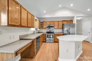 13 Gray Wolf Ln, Hendersonville, NC 28792 - Photo 4