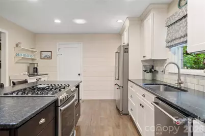 13 Foxhorn Court, Hendersonville, NC 28791 - Photo 10