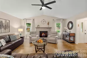 13 Foxhorn Ct, Hendersonville, NC 28791 - Photo 4