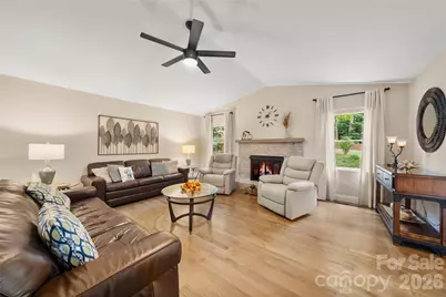 13 Foxhorn Court, Hendersonville, NC 28791 - Photo 6