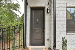 229 Sutton Pk Ln, Charlotte, NC 28211 - Photo 2