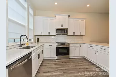 229 Sutton Park Lane, Charlotte, NC 28211 - Photo 12