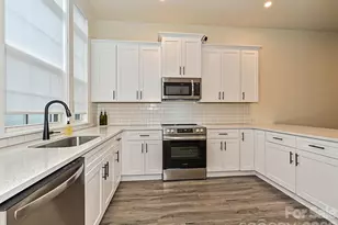 229 Sutton Pk Ln, Charlotte, NC 28211 - Photo 12