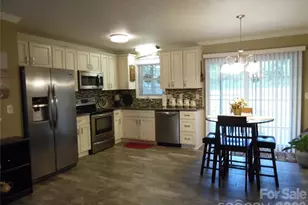 216 W 7th St, Newton, NC 28658 - Photo 8