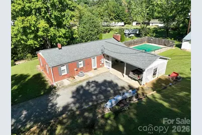 709 Berry Place SW, Lenoir, NC 28645 - Photo 4