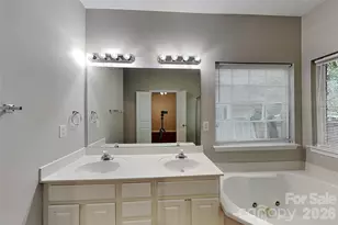 5611 Timbertop Ln, Charlotte, NC 28215 - Photo 12