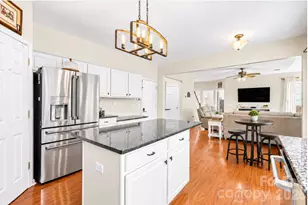 8728 Fieldcroft Dr, Charlotte, NC 28277 - Photo 4
