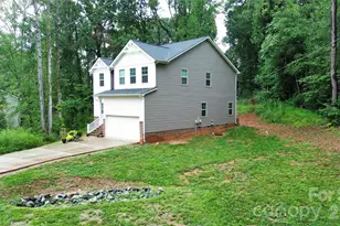 975 General Hoke Dr, Lincolnton, NC 28092 - Photo 2