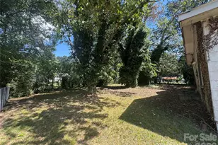 408 E Davidson Ave, Gastonia, NC 28054 - Photo 2