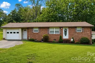 129 Automotive Ln, Hickory, NC 28601 - Photo 2